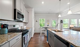 137 Lynwood Ln, Ball Ground, GA 30107