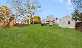 8 Pine Ln, Coventry, RI 02816