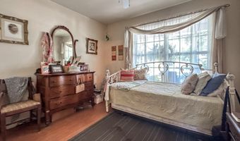 318 Earl King St, Apalachicola, FL 32320