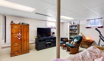 916 Hillcrest Dr, Adrian, MI 49221