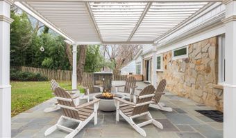 4004 ESTABROOK Dr, Annandale, VA 22003