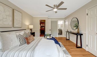 4003 KLOMAN St, Annandale, VA 22003