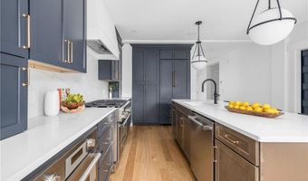 104 Second St, Newport, RI 02840