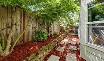 62 N Mountain Ave, Ashland, OR 97520