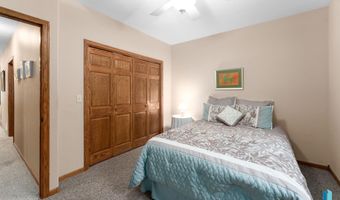608 N Riverwood Cir, Brandon, SD 57005