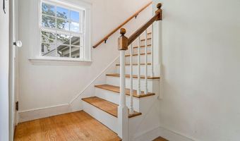 5 Phillips Rd, Falmouth, ME 04105