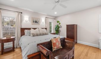 4004 ESTABROOK Dr, Annandale, VA 22003