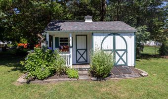 9 Whitewood Rd, Clinton, CT 06413