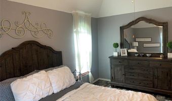 2210 Lakewood Dr, Chickasha, OK 73018