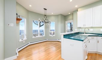 4 Hillside Rd, Atlantic Highlands, NJ 07716