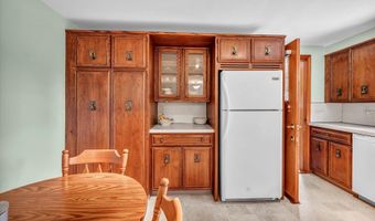6 Woodlawn Dr, Cromwell, CT 06416