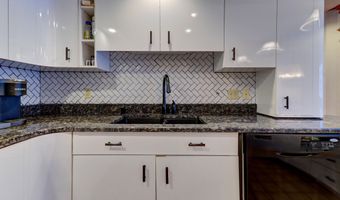 9 University Pl, Amsterdam, NY 12010