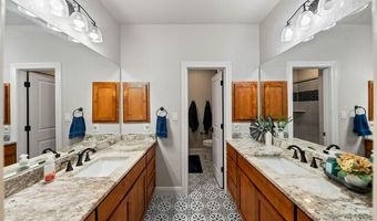 140 Wood Valley Dr, Adkins, TX 78101