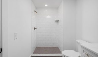 32 Exchange St 203, East Greenwich, RI 02818