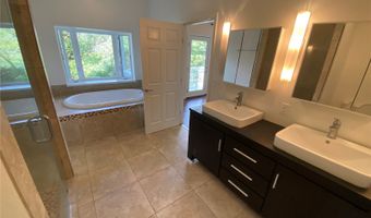 1886 St Louis Dr, Honolulu, HI 96816
