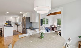 2 Winsome Lea Rd, Falmouth, ME 04105