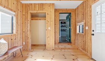 941 Doe Valley Rd, Athol, MA 01331