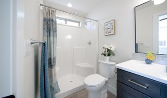 12246 Meadowlawn Dr, Oregon City, OR 97045