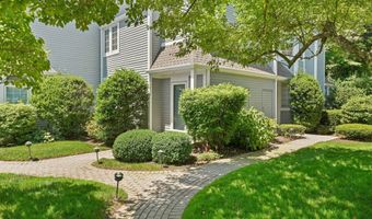 51 Hale Ln 51, Darien, CT 06820