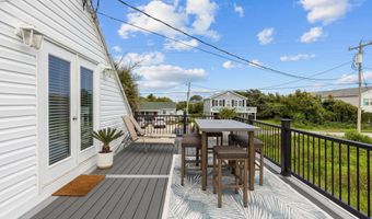 125 Pelican Dr, Atlantic Beach, NC 28512