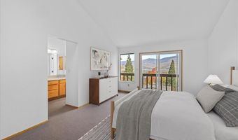 327 Ravenwood Pl, Ashland, OR 97520