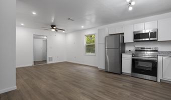 7083 Jefferson St, Bay St. Louis, MS 39520