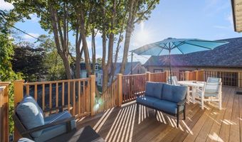 75 Pelham St C, Newport, RI 02840