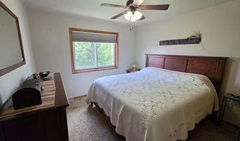 1005 Plum Ln, Aberdeen, SD 57401