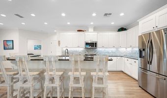 702 S BAY St, Aransas Pass, TX 78336