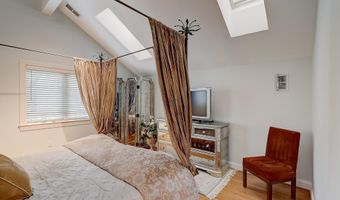 4744 34TH St N, Arlington, VA 22207