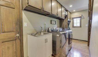1521 Secretariat Ln, Indianapolis, IN 46217