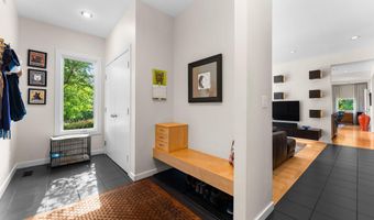 2529 Thornapple Dr, Ann Arbor, MI 48103