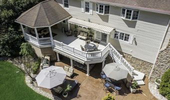 14 Bunker Hill Dr, Middletown, NJ 07748