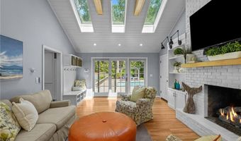 75 Walnut Dr, East Greenwich, RI 02818