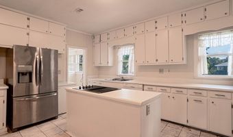 316 Fair St, Baxley, GA 31513