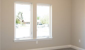 12409 Pawnee Rd, Apple Valley, CA 92308