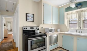 84 Third St, Newport, RI 02840