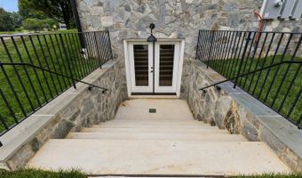 6101 BERKSHIRE Dr, Bethesda, MD 20814