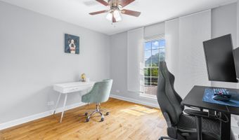 2736 S Embers Ln 2736, Arlington Heights, IL 60005