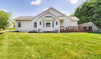 136 Pond View Cir 136, Beacon Falls, CT 06403