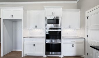 8104 MIAMI Ave, Amarillo, TX 79118