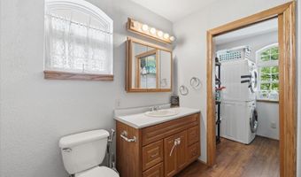922 3rd Ave, Ackley, IA 50601