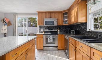 1 Adelaide Ave, Bristol, RI 02809