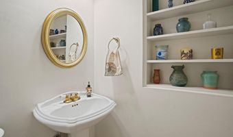 5320 ALBEMARLE St, Bethesda, MD 20816