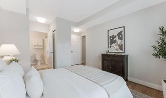 231 N THOMAS St 105, Arlington, VA 22203