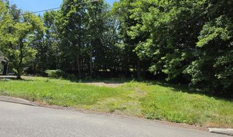 41 Hillside St, Baileyville, ME 04694