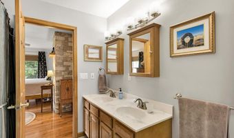 21 Bowling Green Ln, Belfast, ME 04915