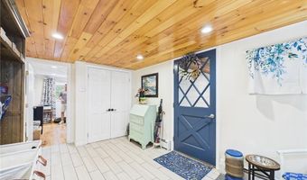 30 Alvin St, Warwick, RI 02886