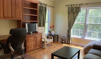 15 Logging Trail Ln, Brookfield, CT 06804