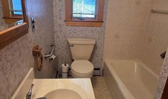 30 Smith St, Augusta, ME 04330